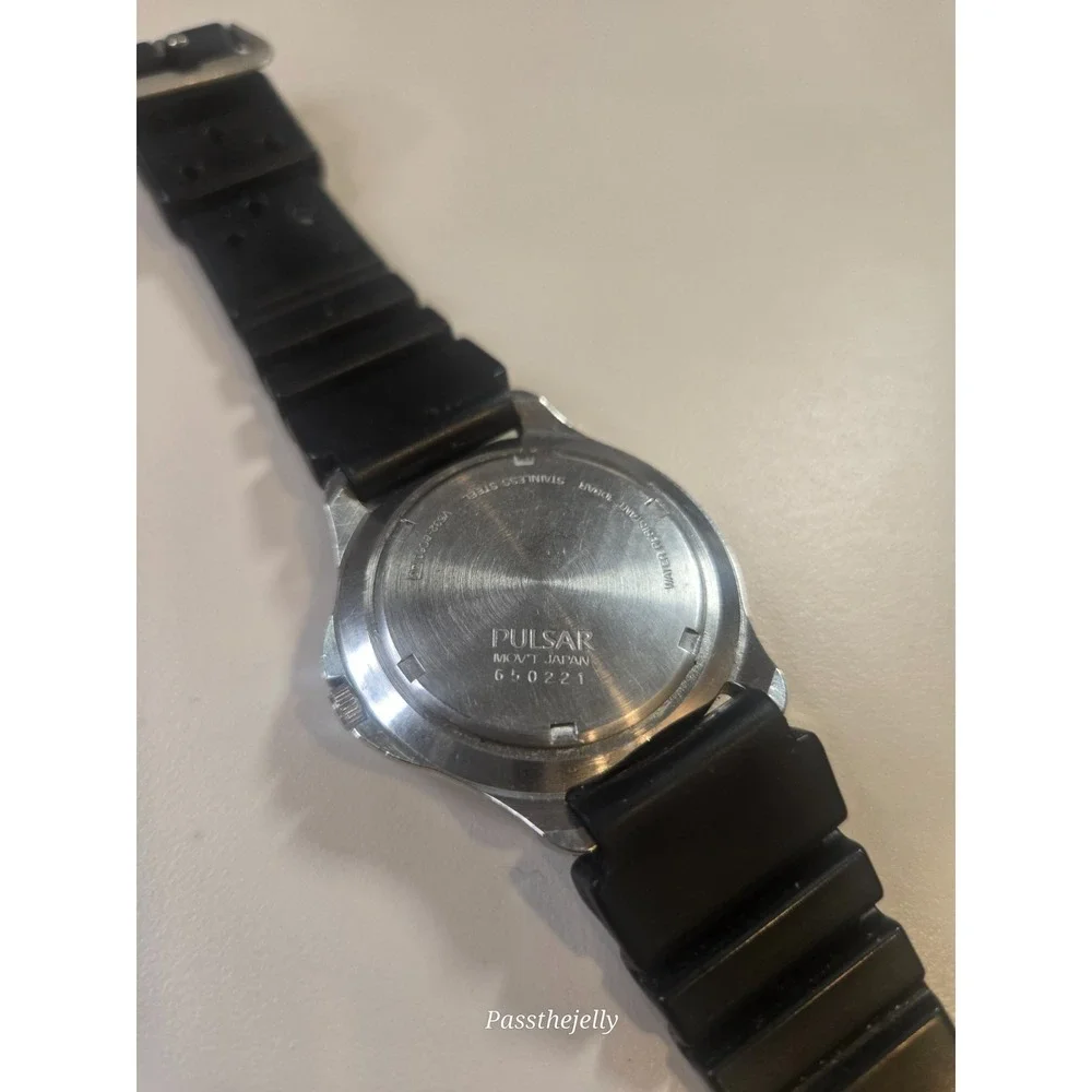 Pulsar Diver Watch Mens 200M White Dial Date Black Bezel Quartz Rubber Strap Vin